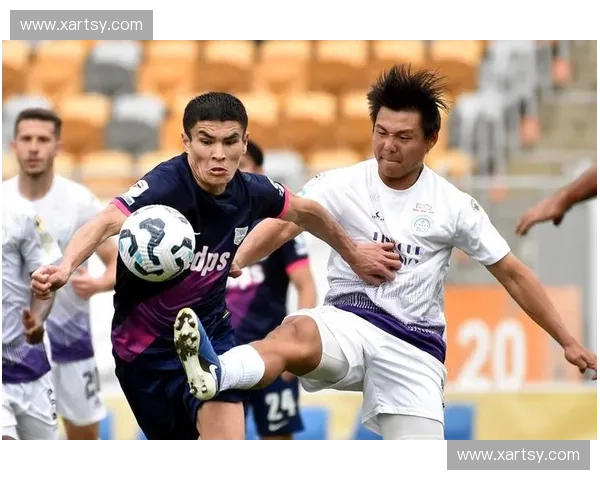 聚焦中国与香港足球对决：赛场激战续写两地足球新篇章展现竞技魅力
